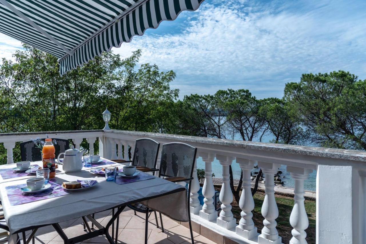 Apartment Bor - On The Beach Малинска Экстерьер фото