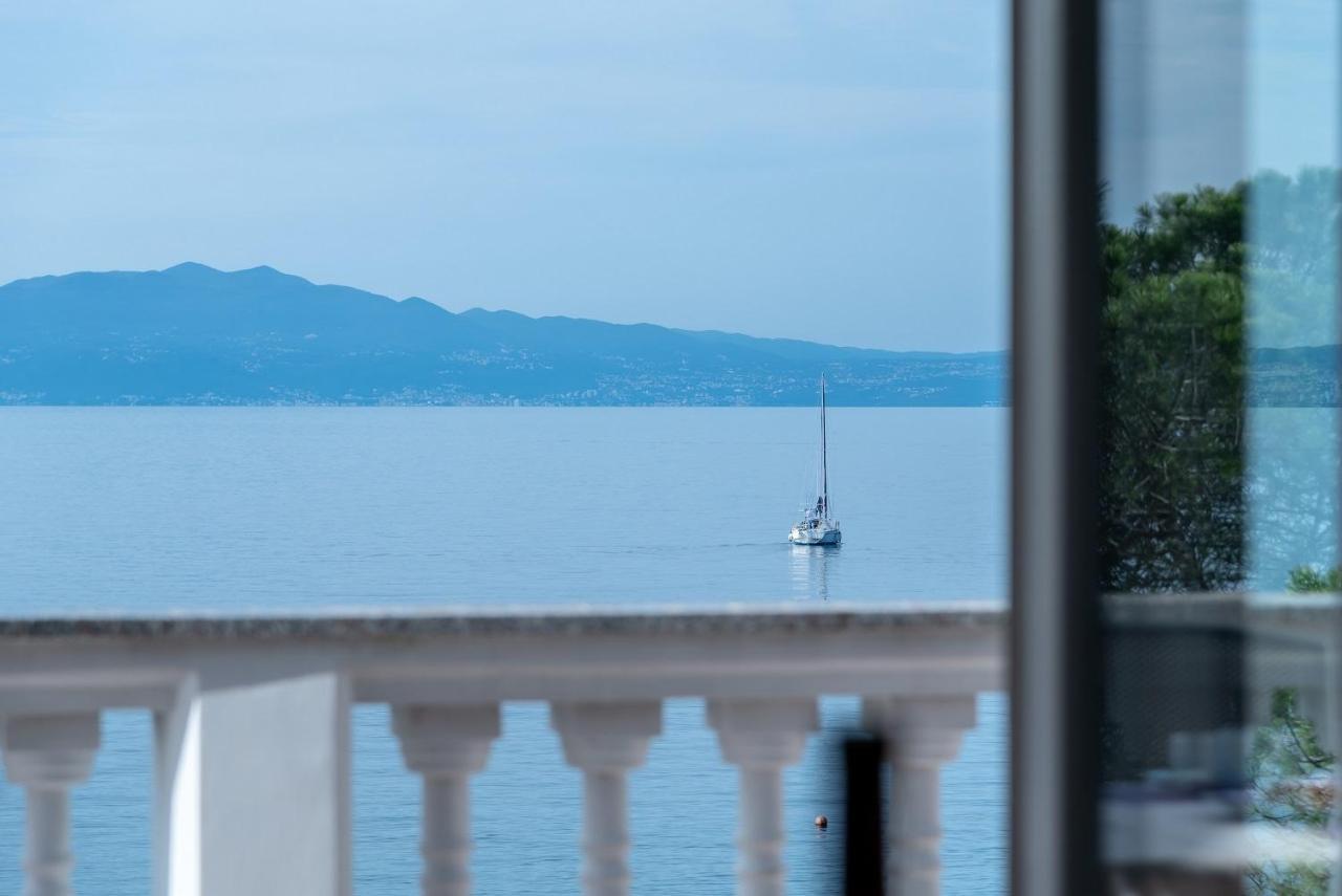 Apartment Bor - On The Beach Малинска Экстерьер фото