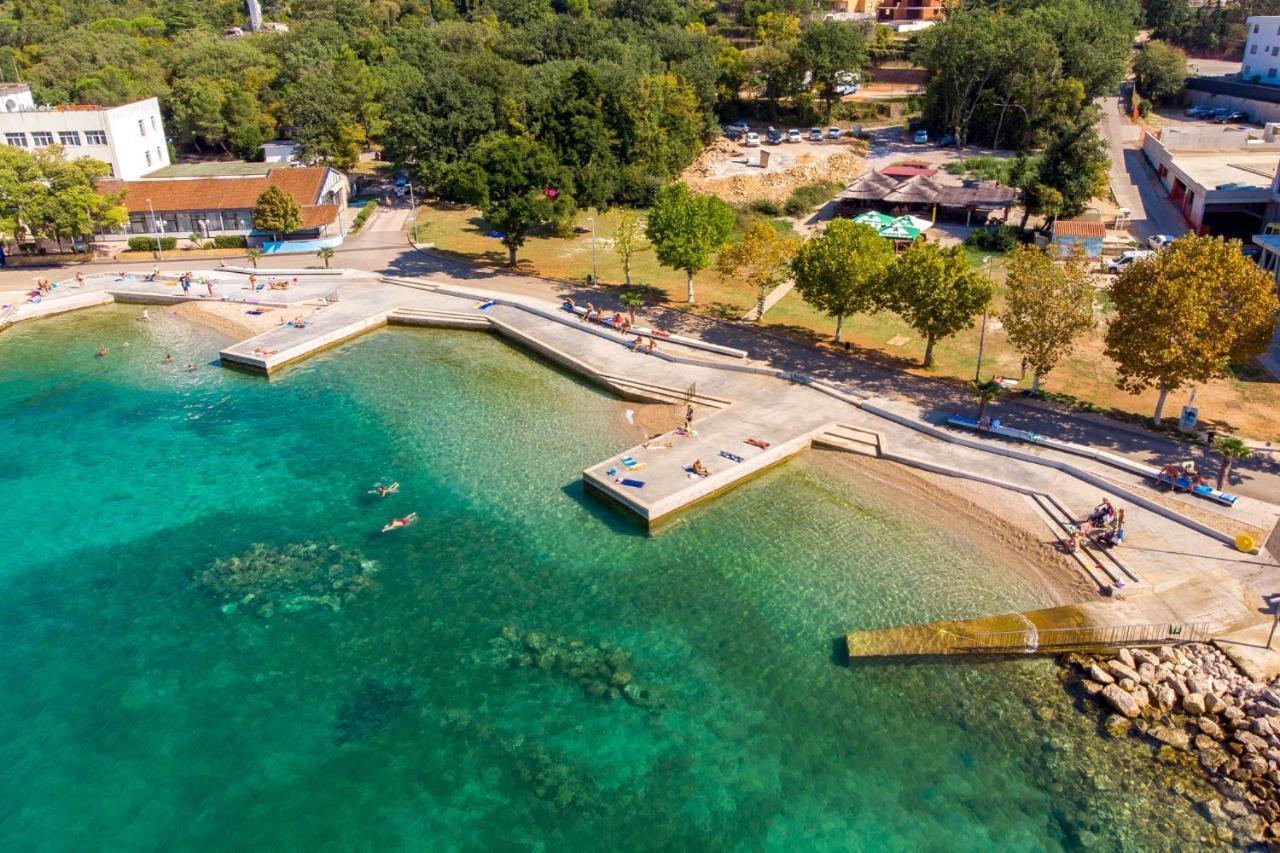 Apartment Bor - On The Beach Малинска Экстерьер фото